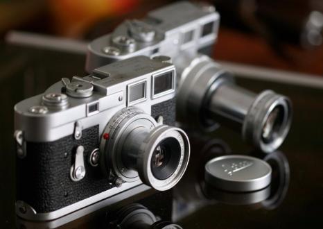 很多人认为，任何没有依附于手机的摄像机都是过时的。徕卡则告诉人们，什么是重焕生机。时至今日，该公司的最新数码相机看起来依然很像在1950年代诞生的M3。